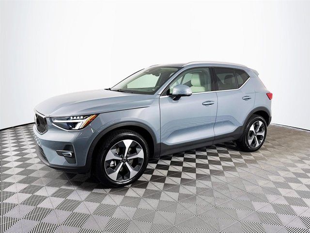 2023 Volvo XC40 Plus Bright Theme