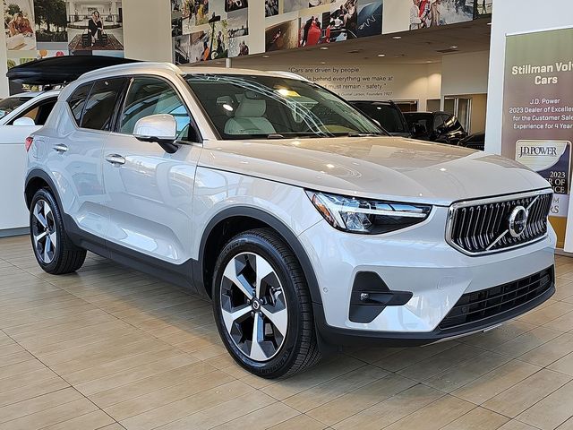 2023 Volvo XC40 Plus Bright Theme