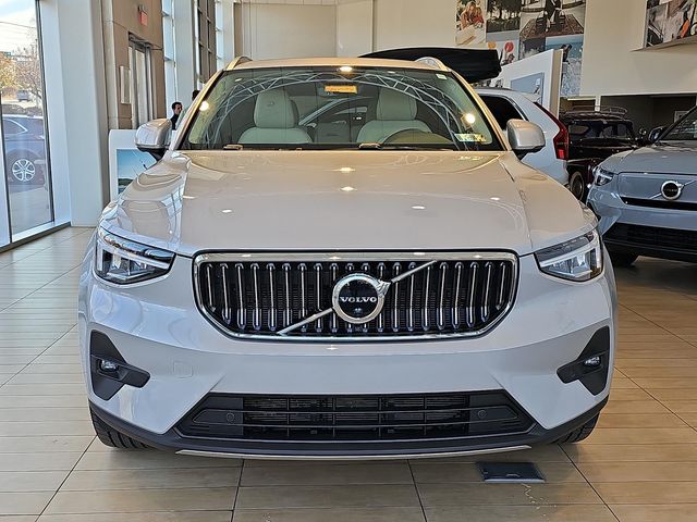 2023 Volvo XC40 Plus Bright Theme