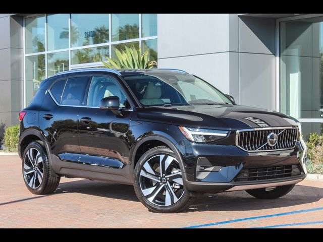 2023 Volvo XC40 Plus Bright Theme