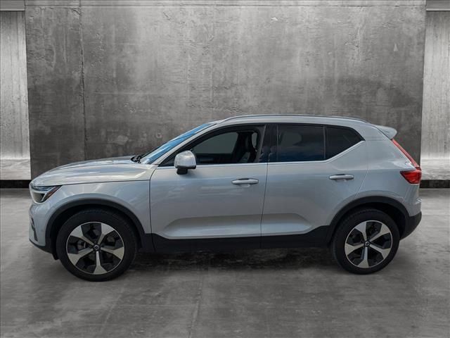 2023 Volvo XC40 Plus Bright Theme