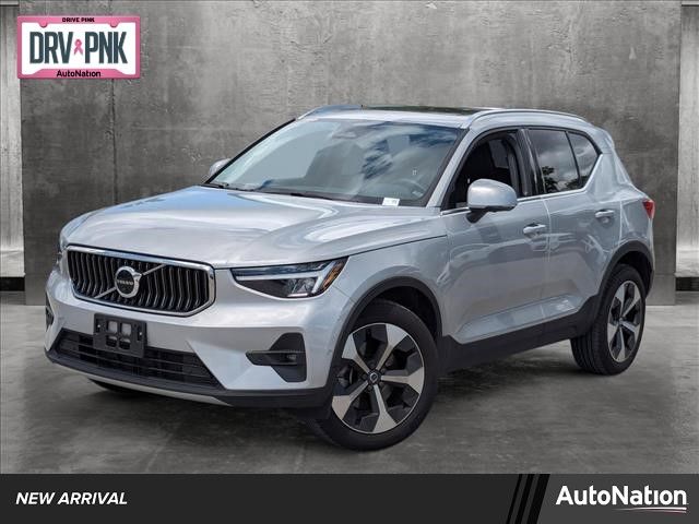 2023 Volvo XC40 Plus Bright Theme