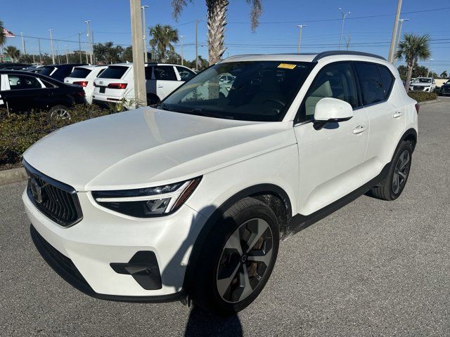 2023 Volvo XC40 Plus Bright Theme