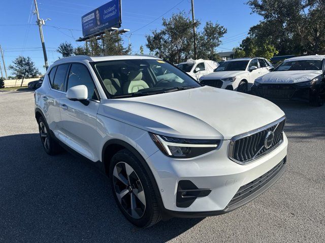 2023 Volvo XC40 Plus Bright Theme