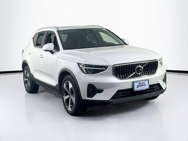 2023 Volvo XC40 Plus Bright Theme