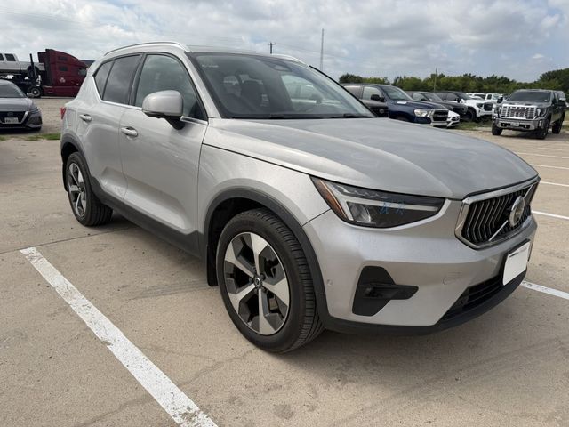 2023 Volvo XC40 Plus Bright Theme