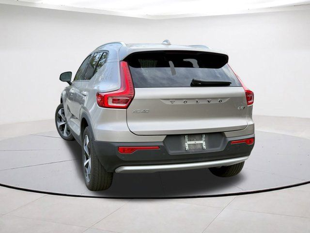 2023 Volvo XC40 Plus Bright Theme