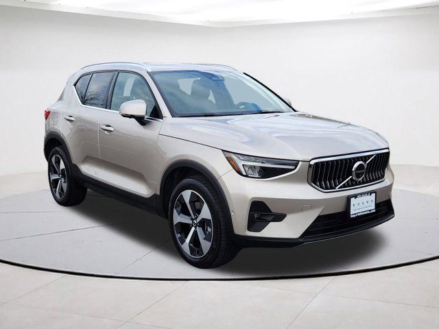 2023 Volvo XC40 Plus Bright Theme