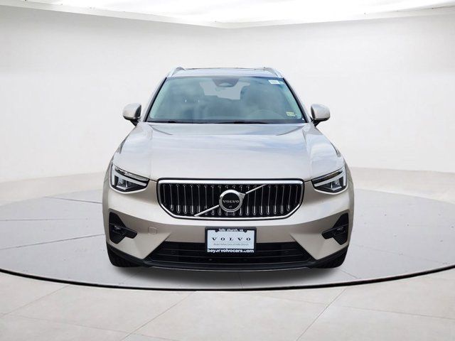 2023 Volvo XC40 Plus Bright Theme