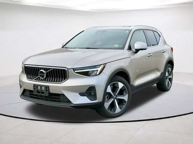 2023 Volvo XC40 Plus Bright Theme