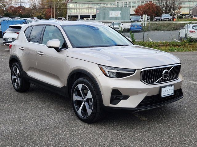 2023 Volvo XC40 Plus Bright Theme