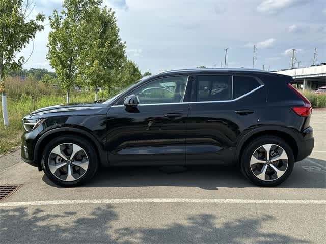 2023 Volvo XC40 Plus Bright Theme