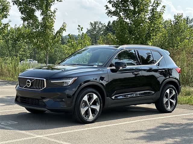 2023 Volvo XC40 Plus Bright Theme