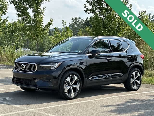 2023 Volvo XC40 Plus Bright Theme