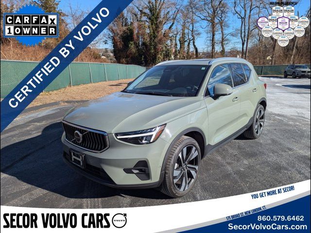 2023 Volvo XC40 Plus Bright Theme