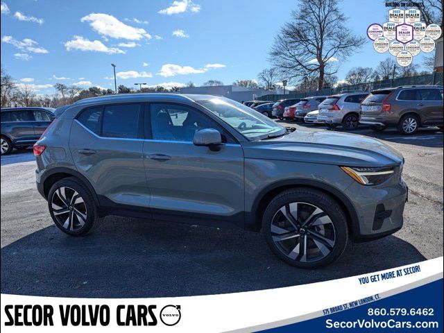 2023 Volvo XC40 Plus Bright Theme