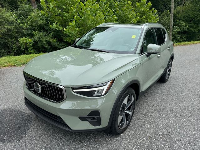 2023 Volvo XC40 Plus Bright Theme