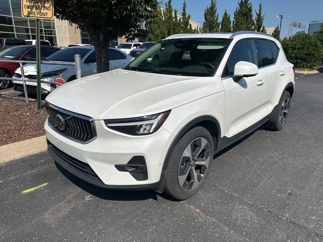 2023 Volvo XC40 Plus Bright Theme