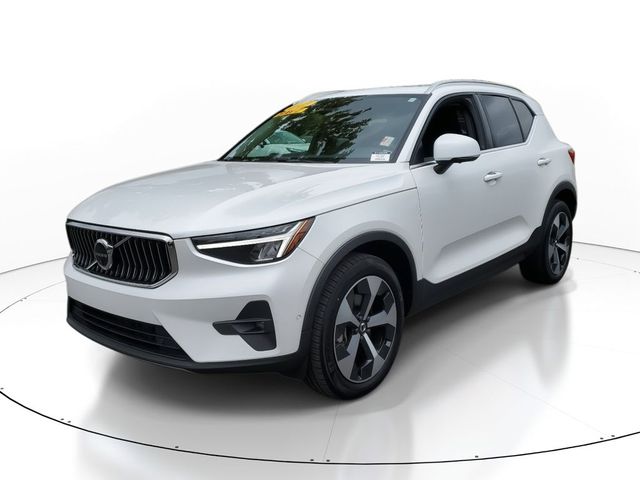 2023 Volvo XC40 Plus Bright Theme