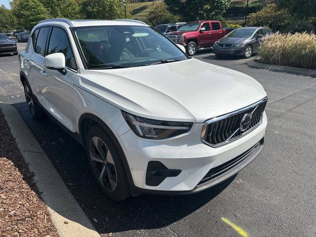 2023 Volvo XC40 Plus Bright Theme