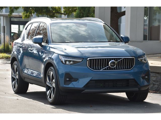 2023 Volvo XC40 Plus Bright Theme