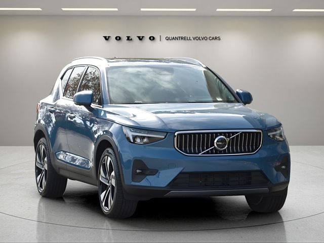 2023 Volvo XC40 Plus Bright Theme