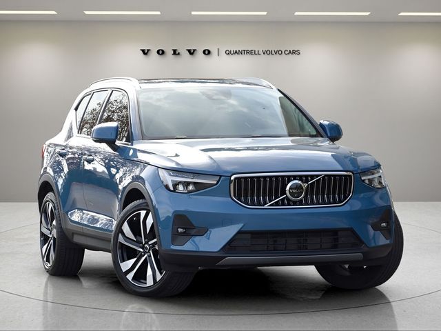 2023 Volvo XC40 Plus Bright Theme