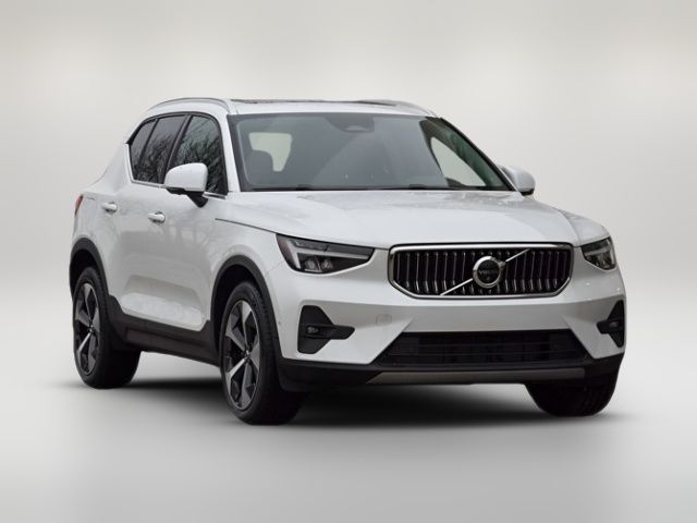 2023 Volvo XC40 Plus Bright Theme