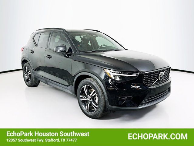 2023 Volvo XC40 Plus Dark Theme