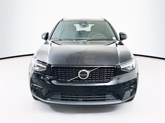 2023 Volvo XC40 Plus Dark Theme