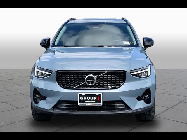2023 Volvo XC40 Plus Dark Theme