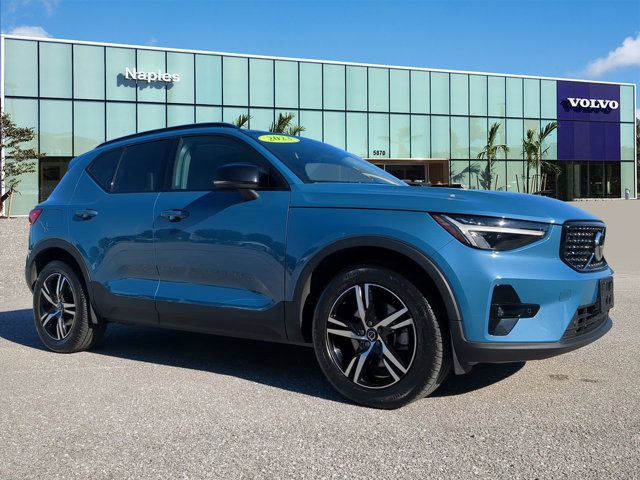 2023 Volvo XC40 Plus Dark Theme