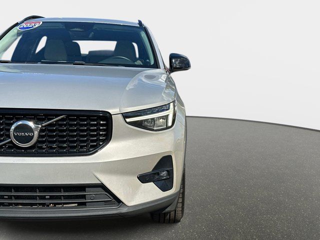 2023 Volvo XC40 Plus Dark Theme