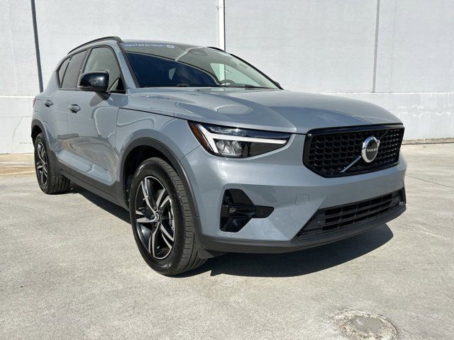 2023 Volvo XC40 Plus Dark Theme