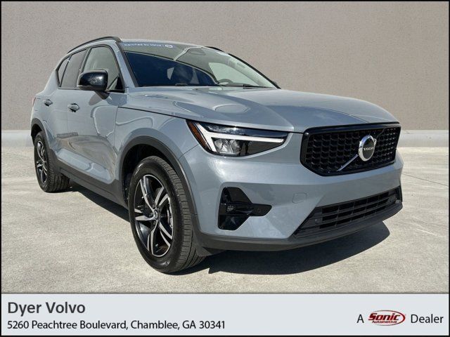 2023 Volvo XC40 Plus Dark Theme