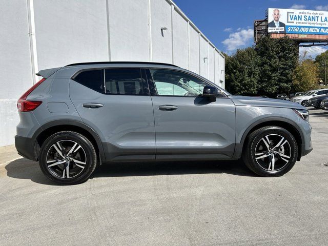 2023 Volvo XC40 Plus Dark Theme