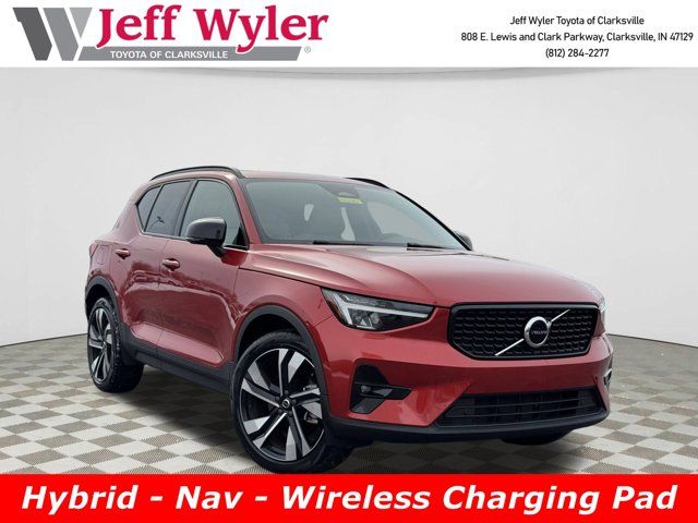 2023 Volvo XC40 Plus Dark Theme