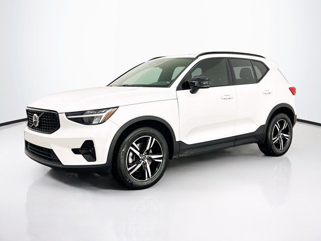 2023 Volvo XC40 Plus Dark Theme