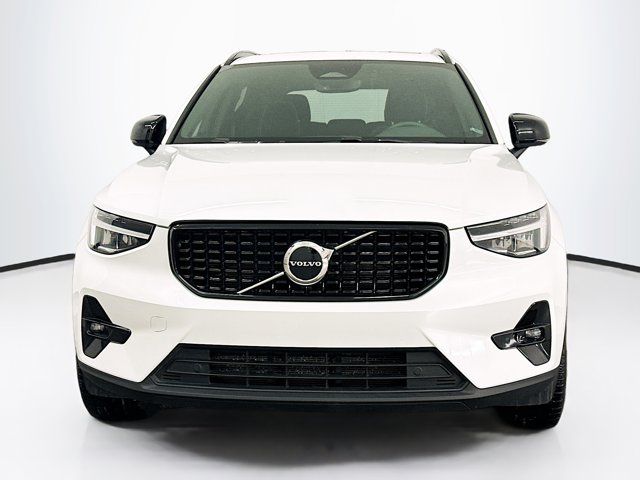 2023 Volvo XC40 Plus Dark Theme