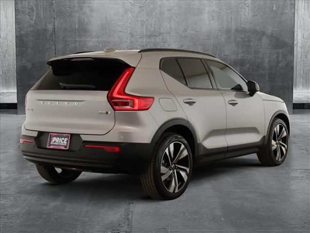 2023 Volvo XC40 Plus Dark Theme