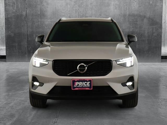 2023 Volvo XC40 Plus Dark Theme