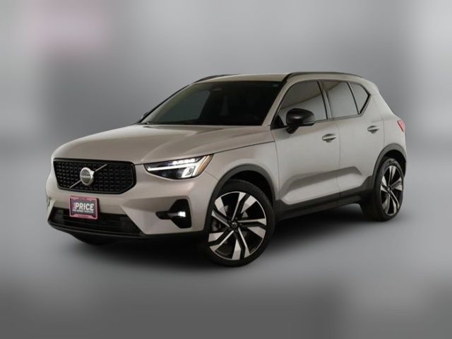 2023 Volvo XC40 Plus Dark Theme