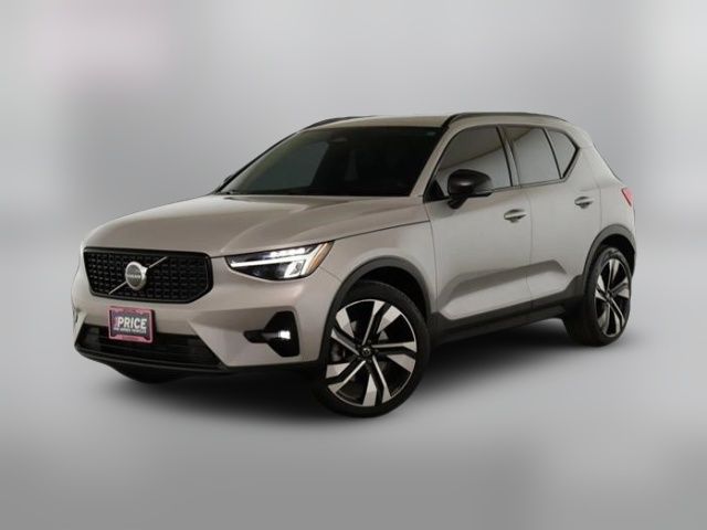 2023 Volvo XC40 Plus Dark Theme