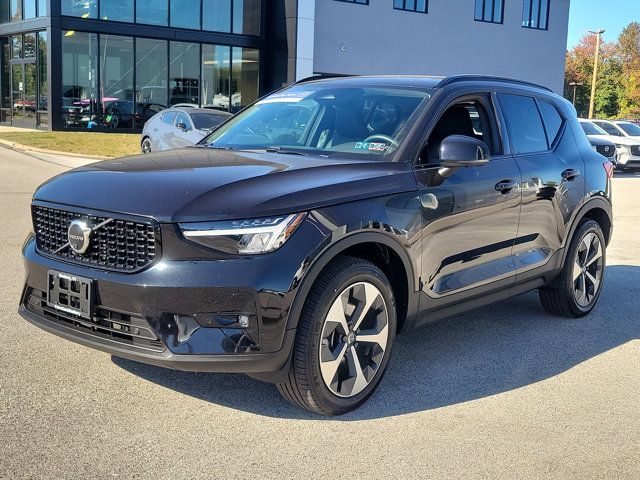 2023 Volvo XC40 Plus Dark Theme