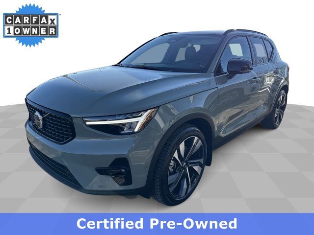 2023 Volvo XC40 Plus Dark Theme