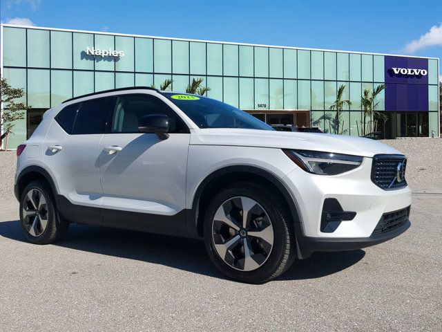 2023 Volvo XC40 Plus Dark Theme