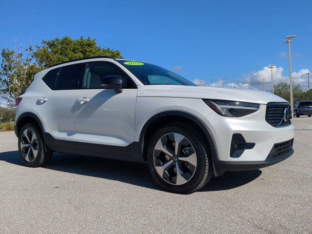 2023 Volvo XC40 Plus Dark Theme