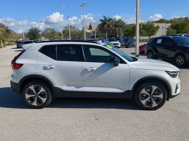 2023 Volvo XC40 Plus Dark Theme