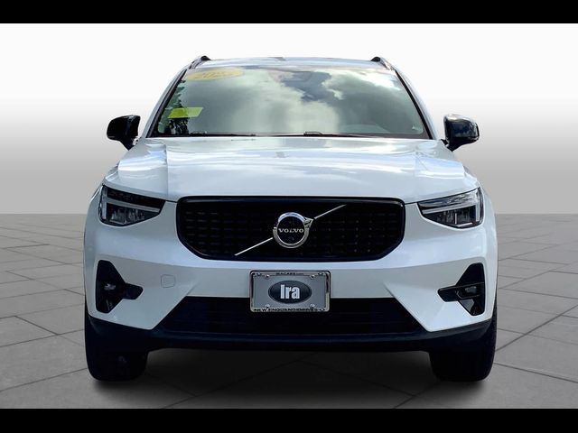 2023 Volvo XC40 Plus Dark Theme