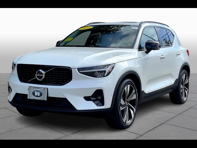 2023 Volvo XC40 Plus Dark Theme